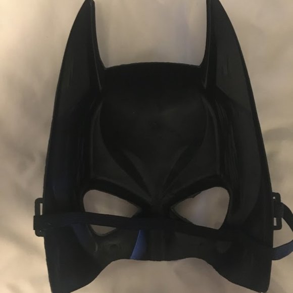 Batman plastic Halloween mask - Picture 2 of 2